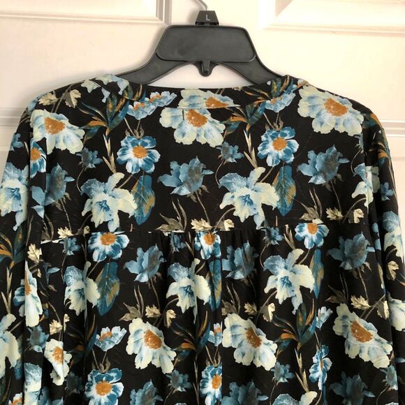 NAPA VALLEY Women's Floral Top Size Small 3/4 Sleeves, Pullover 3 buttons down - Picture 7 of 9